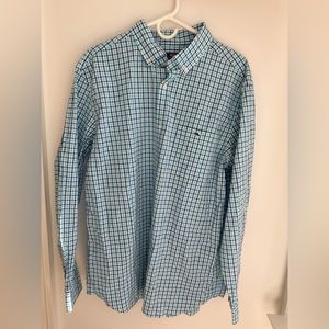 Vineyard Vines Men’s button down long sleeve shirt.